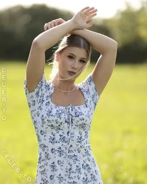 Schwester Anna OnlyFans Leaked Free Thumbnail Picture - #8lnffDJebH
