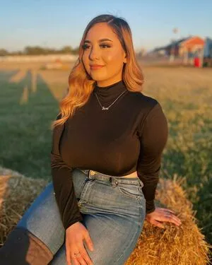 Selena Flores OnlyFans Leaked Free Thumbnail Picture - #IBLFSICsnN