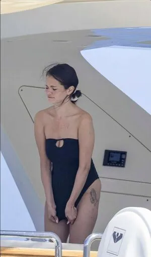 Selena Gomez OnlyFans Leaked Free Thumbnail Picture - #TAqRGt2YX1