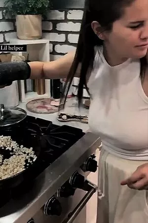 Selena Gomez OnlyFans Leaked Free Thumbnail Picture - #0WND05AkXk