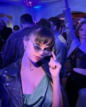 Selena Gomez OnlyFans Leaked Free Thumbnail Picture - #7PoWAVMoCm