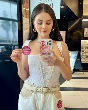 Selena Gomez OnlyFans Leaked Free Thumbnail Picture - #AiNXvcE5p2