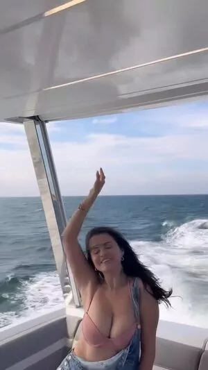 Selena Gomez OnlyFans Leaked Free Thumbnail Picture - #Fb1z8c4zVt