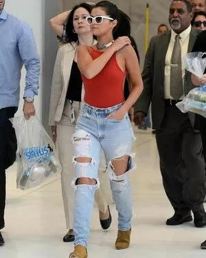 Selena Gomez OnlyFans Leaked Free Thumbnail Picture - #KlHqw0hlBy