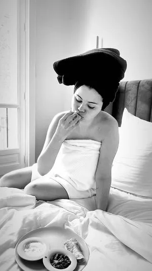 Selena Gomez OnlyFans Leaked Free Thumbnail Picture - #MivAvBWydt