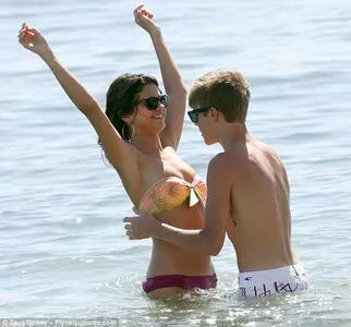 Selena Gomez OnlyFans Leaked Free Thumbnail Picture - #ayrk08GU9I