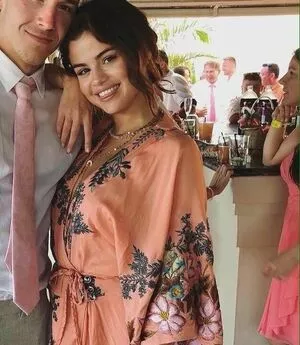 Selena Gomez OnlyFans Leaked Free Thumbnail Picture - #bfQulvkzab