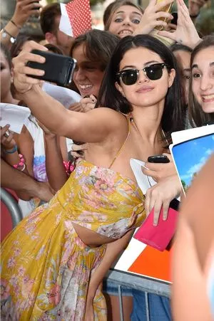 Selena Gomez OnlyFans Leaked Free Thumbnail Picture - #cypEh5qd9i