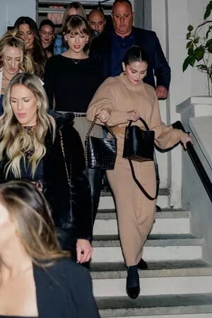 Selena Gomez OnlyFans Leaked Free Thumbnail Picture - #f8Abl3BRQV