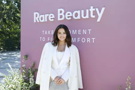 Selena Gomez OnlyFans Leaked Free Thumbnail Picture - #g69JVkIBuy