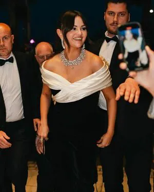 Selena Gomez OnlyFans Leaked Free Thumbnail Picture - #pd275FwxtD