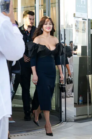 Selena Gomez OnlyFans Leaked Free Thumbnail Picture - #pkANZ4HcCi