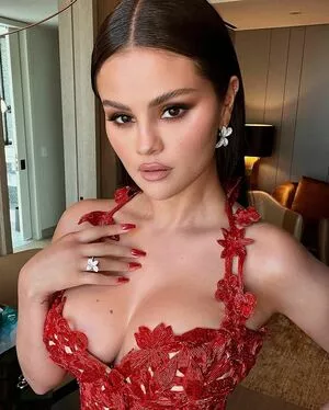 Selena Gomez OnlyFans Leaked Free Thumbnail Picture - #ugYbJ7vL73