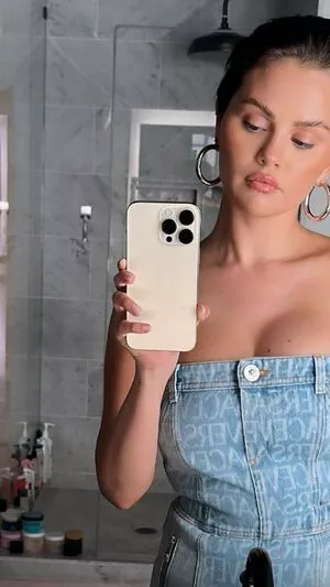 Selena Gomez OnlyFans Leaked Free Thumbnail Picture - #vhhzJcuOsq
