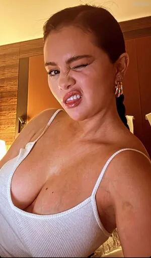 Selena Gomez OnlyFans Leaked Free Thumbnail Picture - #wZuiVBEvq1