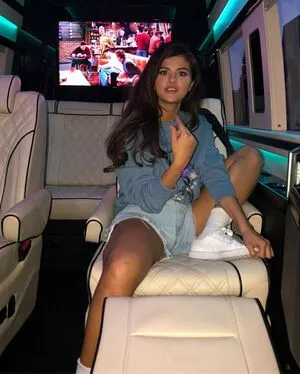 Selena Gomez OnlyFans Leaked Free Thumbnail Picture - #ykWug8LlSf