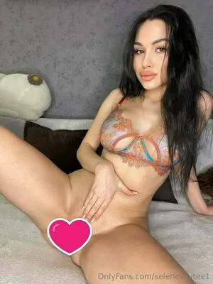 Selenewhitee1 OnlyFans Leaked Free Thumbnail Picture - #DZ99WV7CIo