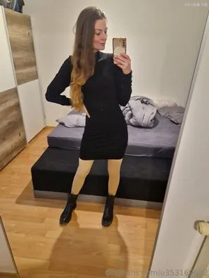 Selinassecrets OnlyFans Leaked Free Thumbnail Picture - #4ldxqYp8cu