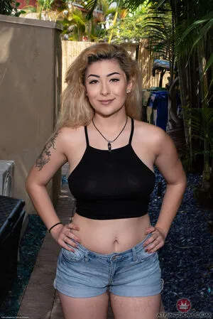 Serena Sky OnlyFans Leaked Free Thumbnail Picture - #0skiTV6uOg