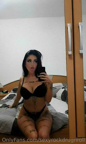 Sexyrockdrugnroll OnlyFans Leaked Free Thumbnail Picture - #sds22TjHA1
