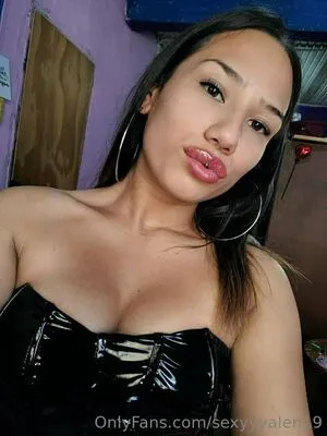 Sexyyvalen19 OnlyFans Leaked Free Thumbnail Picture - #l3yHyM4Gio