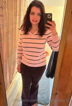 Shannabanana123 OnlyFans Leaked Free Thumbnail Picture - #MusCiVEmry