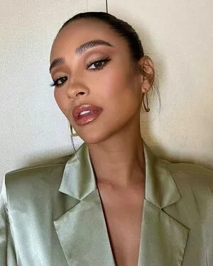 Shay Mitchell OnlyFans Leaked Free Thumbnail Picture - #NCvm3xKrmr