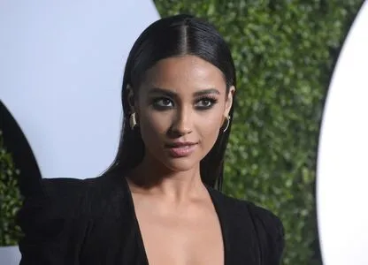 Shay Mitchell OnlyFans Leaked Free Thumbnail Picture - #aRORN8E38o