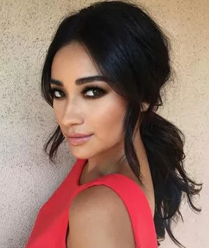 Shay Mitchell OnlyFans Leaked Free Thumbnail Picture - #f6rRhp6Fn1