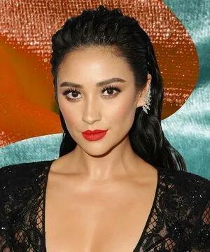 Shay Mitchell OnlyFans Leaked Free Thumbnail Picture - #lR3GmZBGk1