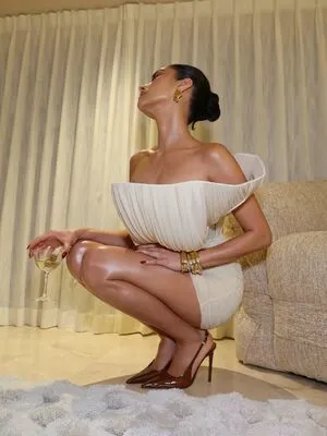 Shay Mitchell OnlyFans Leaked Free Thumbnail Picture - #s0ArYvU1gN