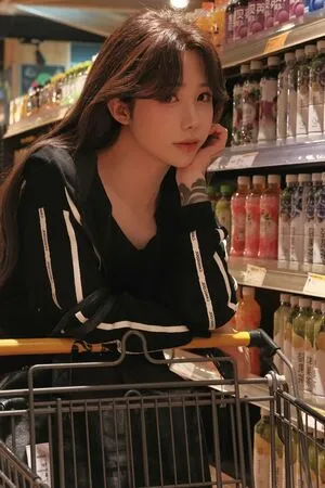 shiliuyelei OnlyFans Leaked Free Thumbnail Picture - #Ouaqika6qQ