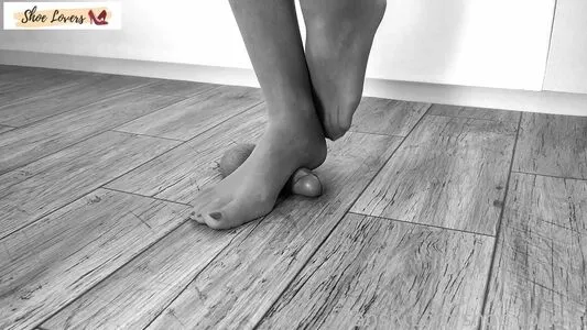 Shoe Lovers OnlyFans Leaked Free Thumbnail Picture - #MpkidrnX45