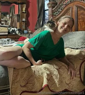 Shortnsweetgal1 OnlyFans Leaked Free Thumbnail Picture - #SfnU2hplN1