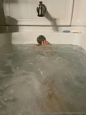 Shortnsweetgal1 OnlyFans Leaked Free Thumbnail Picture - #g2C5Jg83kb