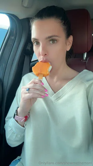 Showmethemoni OnlyFans Leaked Free Thumbnail Picture - #IqbfgNhFfQ