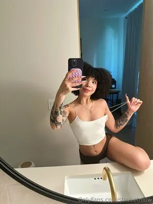 Shweetnlow OnlyFans Leaked Free Thumbnail Picture - #d9QVkIj693