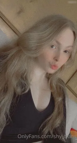 Shy Trans OnlyFans Leaked Free Thumbnail Picture - #ZoaigmvKTV