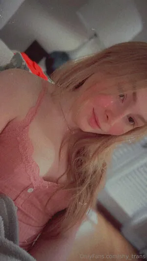 Shy Trans OnlyFans Leaked Free Thumbnail Picture - #moMmORFS4a