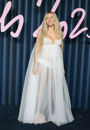 Sienna Miller OnlyFans Leaked Free Thumbnail Picture - #QLcaPoa0d4