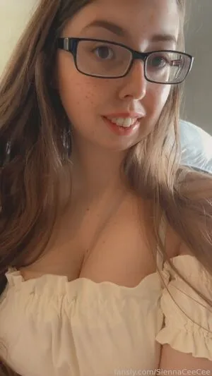 Siennaceecee OnlyFans Leaked Free Thumbnail Picture - #1R4gwgmeF3