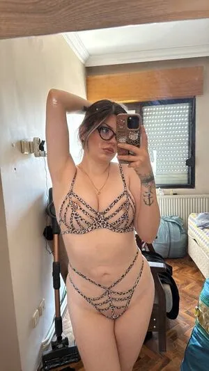 Simgeniz OnlyFans Leaked Free Thumbnail Picture - #nS6MoRY4dI