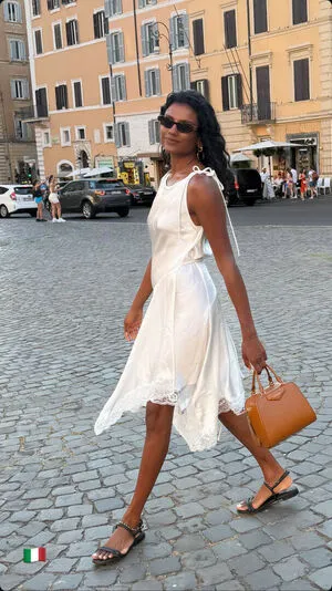 Simone Ashley OnlyFans Leaked Free Thumbnail Picture - #2tVfGb1Ils