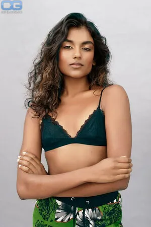 Simone Ashley OnlyFans Leaked Free Thumbnail Picture - #38aZ64iquf