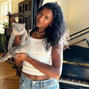 Simone Ashley OnlyFans Leaked Free Thumbnail Picture - #3pi15MX29Y