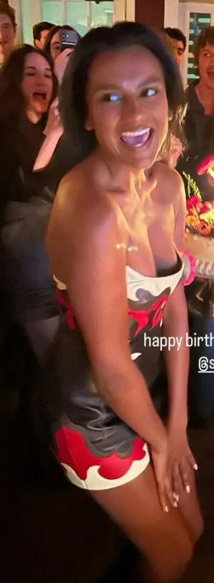 Simone Ashley OnlyFans Leaked Free Thumbnail Picture - #6yK5oIqoBS