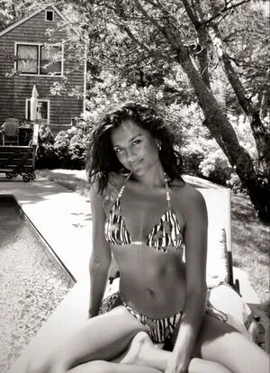 Simone Ashley OnlyFans Leaked Free Thumbnail Picture - #8tlyyNaKHl