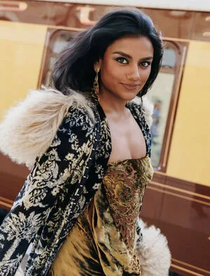 Simone Ashley OnlyFans Leaked Free Thumbnail Picture - #ANLPfmbVvc