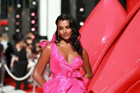 Simone Ashley OnlyFans Leaked Free Thumbnail Picture - #Rp54drWd1U