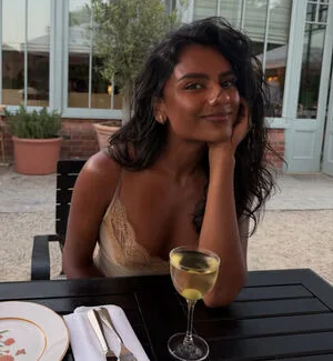 Simone Ashley OnlyFans Leaked Free Thumbnail Picture - #X5T1qUTbtw